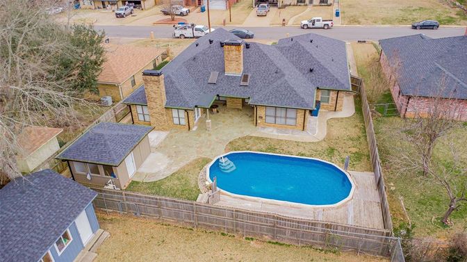 Exterior, Drone