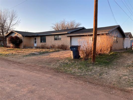 Attached, Backyard, Exterior, Facade, Brick Facade, Ranch
