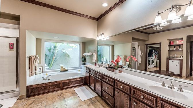 Bathroom, Dual Sink Vanities, Interior, Recessed Lighting