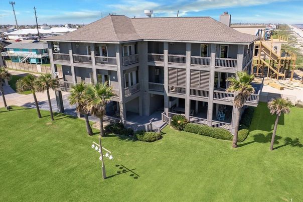 Backyard, Exterior, Facade, Condo Building