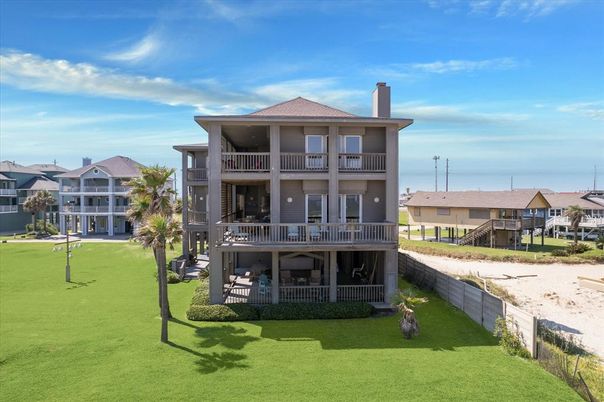 Backyard, Exterior, Facade, Condo Building