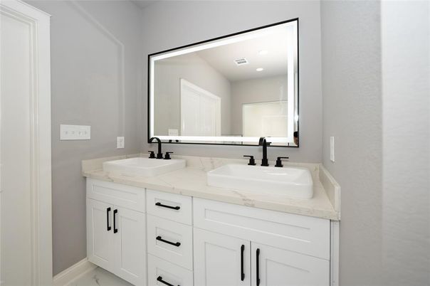 Bathroom, Dual Sink Vanities, Interior, Recessed Lighting