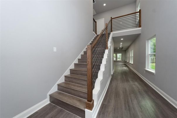Interior, Recessed Lighting, Wood Texture Flooring