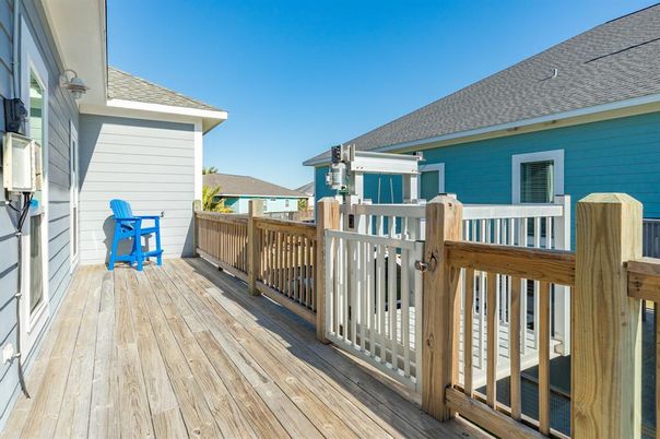 Exterior, Wood Texture Flooring