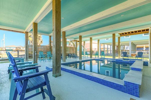 Exterior, Pool