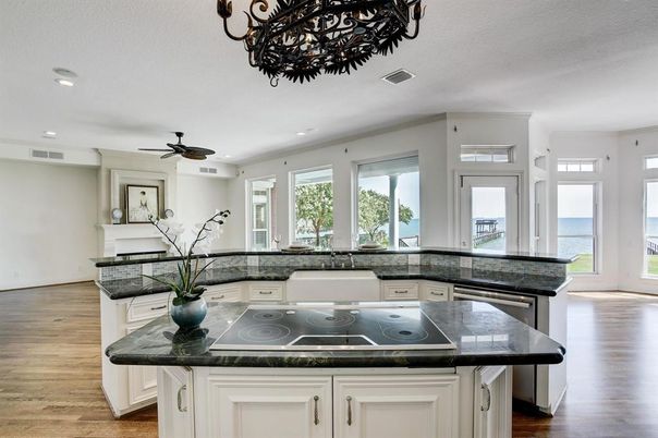 Interior, Kitchen, Recessed Lighting, Water, Wood Texture Flooring