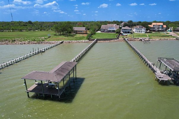 Exterior, Lake