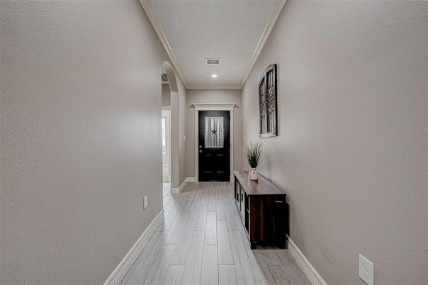 Interior, Recessed Lighting, Wood Texture Flooring