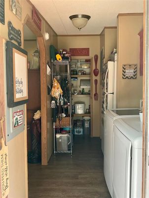 Interior, Washer, Wood Texture Flooring