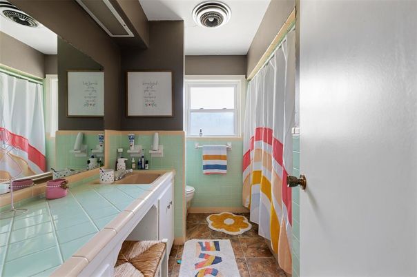 Bathroom, Interior, Tile Countertops