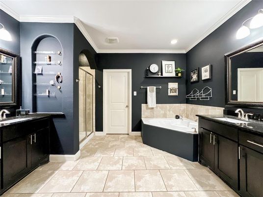 Bathroom, Dual Sink Vanities, Interior, Recessed Lighting