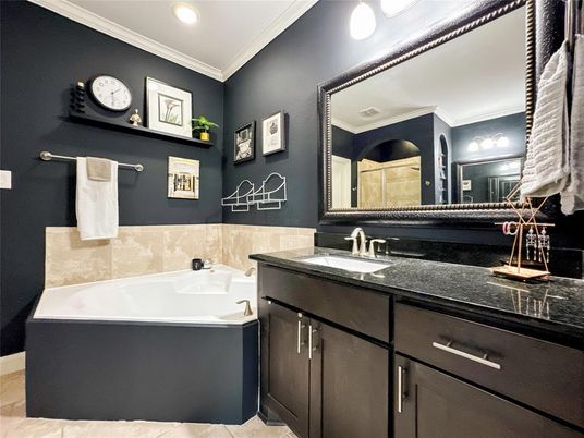 Bathroom, Dual Sink Vanities, Interior, Recessed Lighting