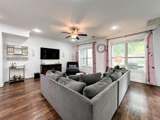 Interior, Living room, Recessed Lighting, Wood Texture Flooring
