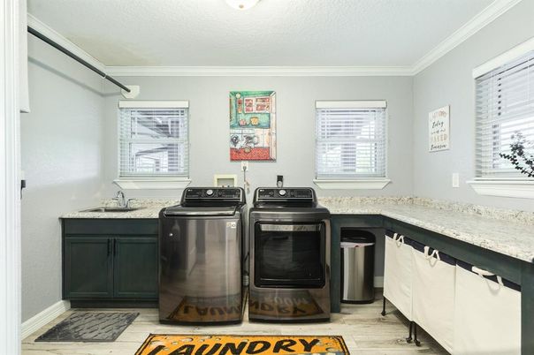 Interior, Washer, Wood Texture Flooring