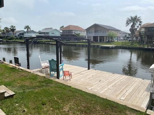 Exterior, Lake