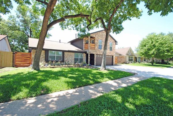 Attached, Backyard, Exterior, Facade, Brick Facade, Split Level