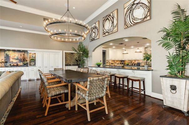 Chandelier, Dining room, Interior, Kitchen, Pendant Lights, Recessed Lighting, Wood Texture Flooring