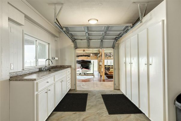 Garage, Interior