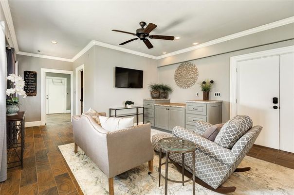 Interior, Living room, Recessed Lighting, Wood Texture Flooring