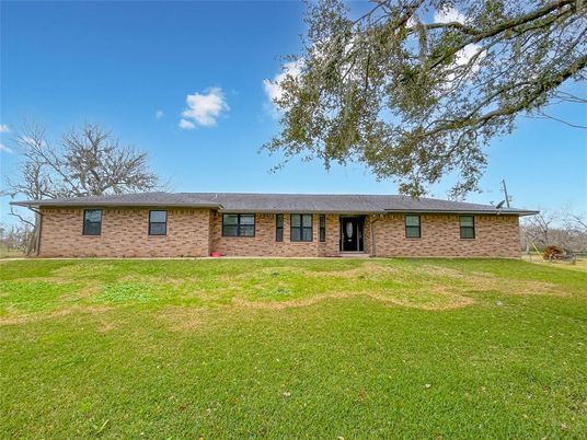 Exterior, Facade, Brick Facade, Ranch
