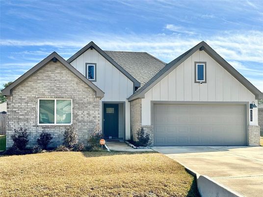 Attached, Exterior, Facade, Brick Facade, Farmhouse