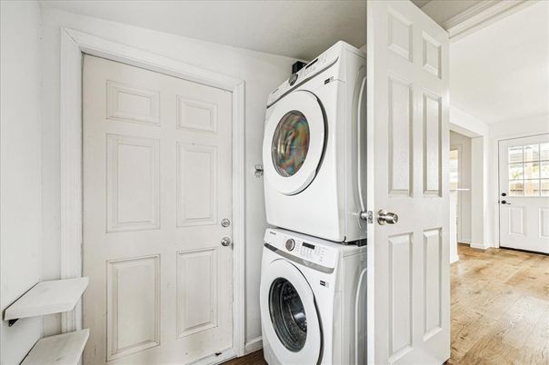Interior, Utility Closets, Washer, Wood Texture Flooring