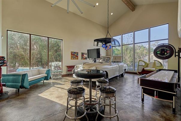 Interior, Living room, Pendant Lights, Recessed Lighting, Wooden Beams