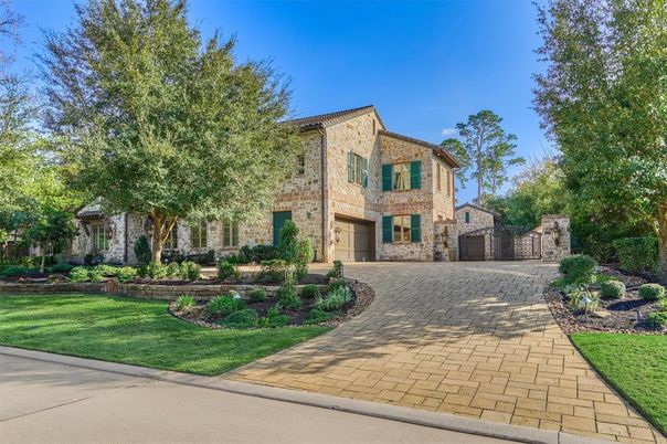 Backyard, Exterior, Facade, Brick Facade, French Provincial