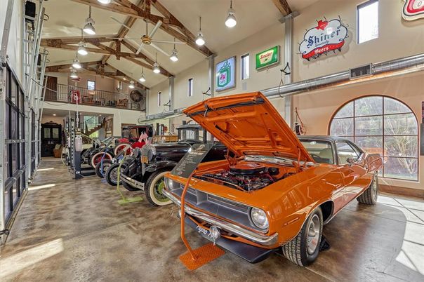 Garage, Interior