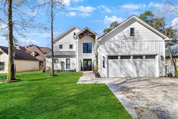 Attached, Exterior, Facade, Farmhouse
