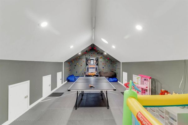 Game Room, Interior, Recessed Lighting
