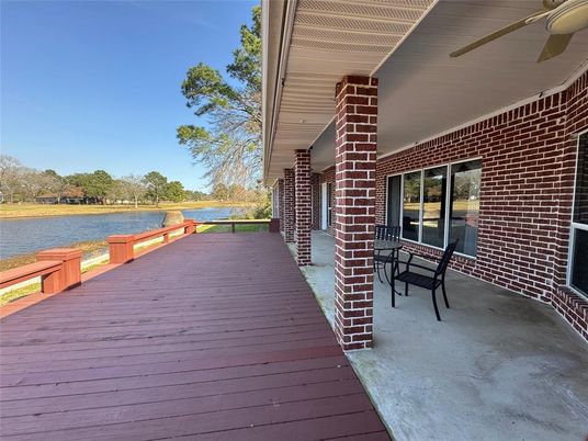 Exterior, Lake
