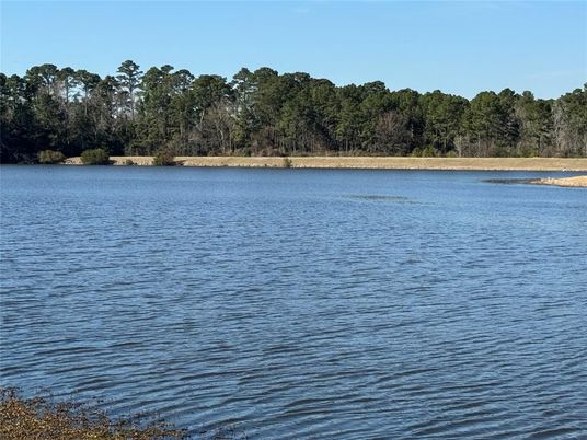 Exterior, Lake