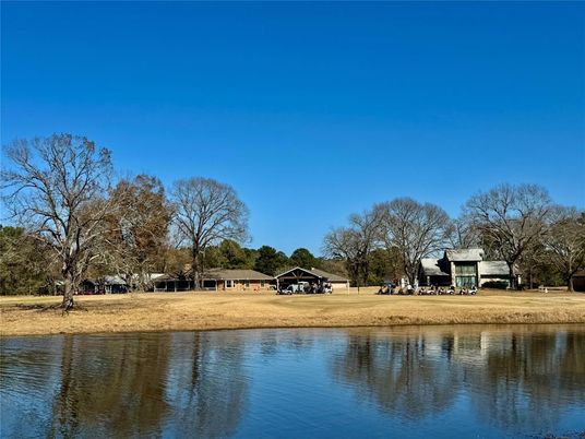 Exterior, Lake