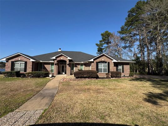Exterior, Facade, Brick Facade, Ranch