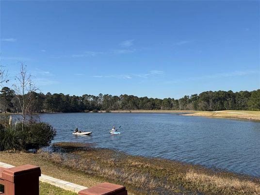 Exterior, Lake