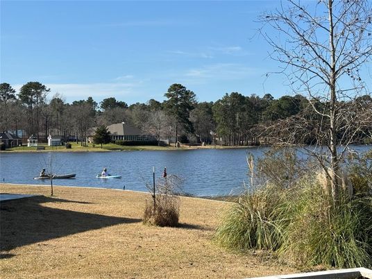 Exterior, Lake