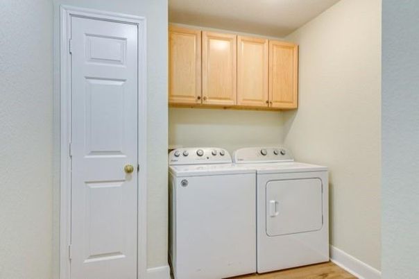 Interior, Utility Closets, Washer, Wood Texture Flooring