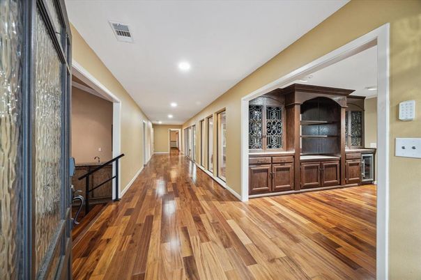 Interior, Recessed Lighting, Wood Texture Flooring
