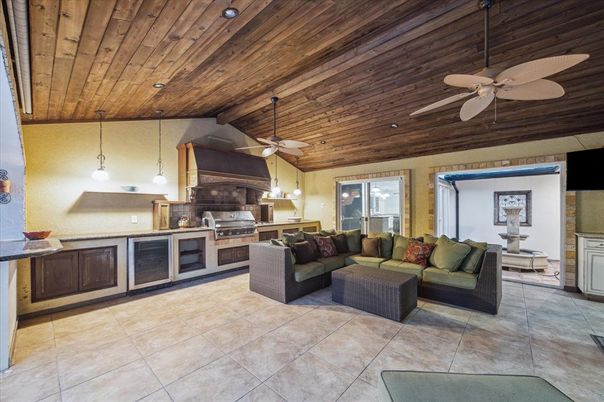 Interior, Kitchen, Living room, Pendant Lights, Recessed Lighting, Stainless Steel Appliances, Wooden Ceilings