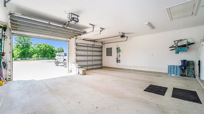 Garage, Interior