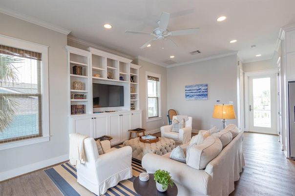 Interior, Living room, Recessed Lighting, Wood Texture Flooring