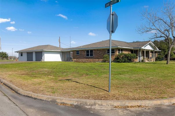 Attached, Exterior, Facade, Brick Facade, Ranch