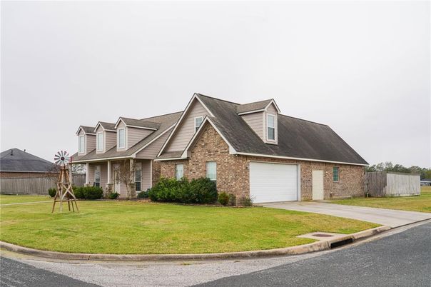 Attached, Exterior, Facade, Brick Facade, Cape Cod