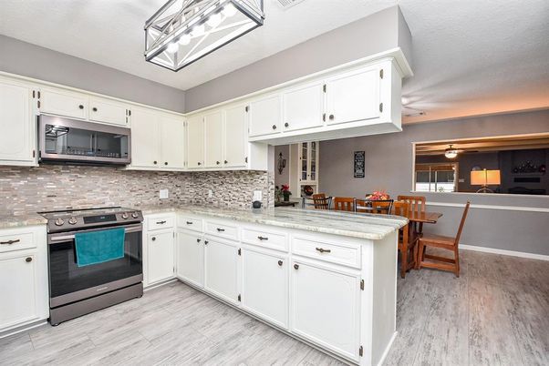 Dining room, Interior, Kitchen, Stainless Steel Appliances, Wood Texture Flooring