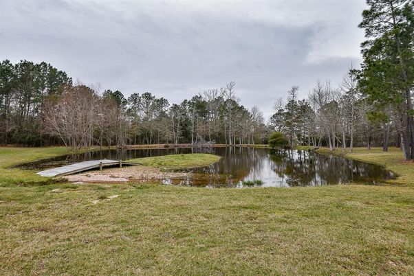 Exterior, Lake