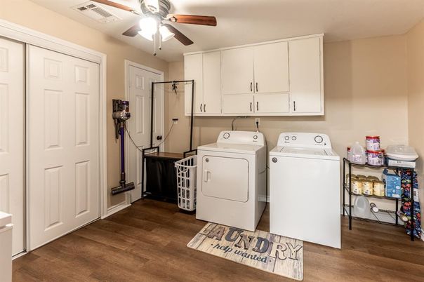 Interior, Washer, Wood Texture Flooring