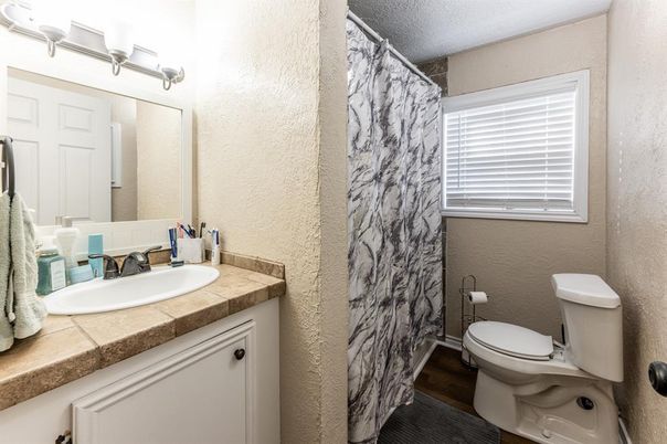 Bathroom, Interior, Tile Countertops