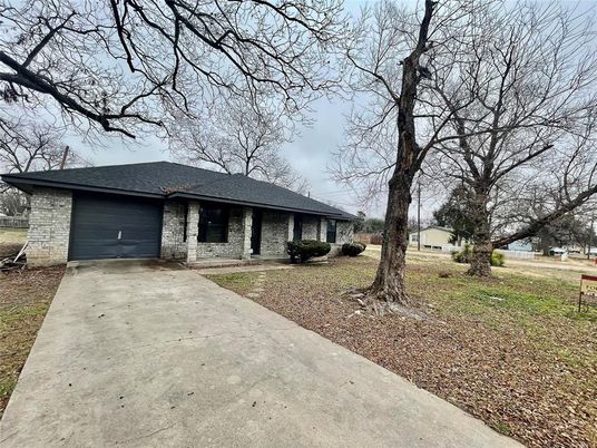 Attached, Backyard, Exterior, Facade, Brick Facade, Ranch