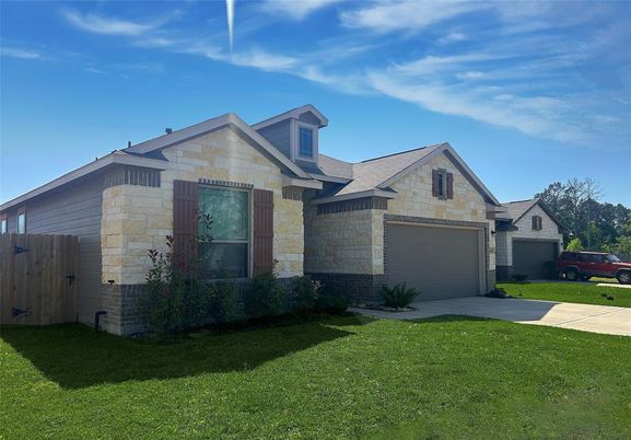 Attached, Exterior, Facade, Brick Traditional